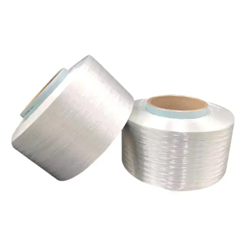 Wie wird Hotmelt-Polyestergarn in der industriellen Textilproduktion eingesetzt?